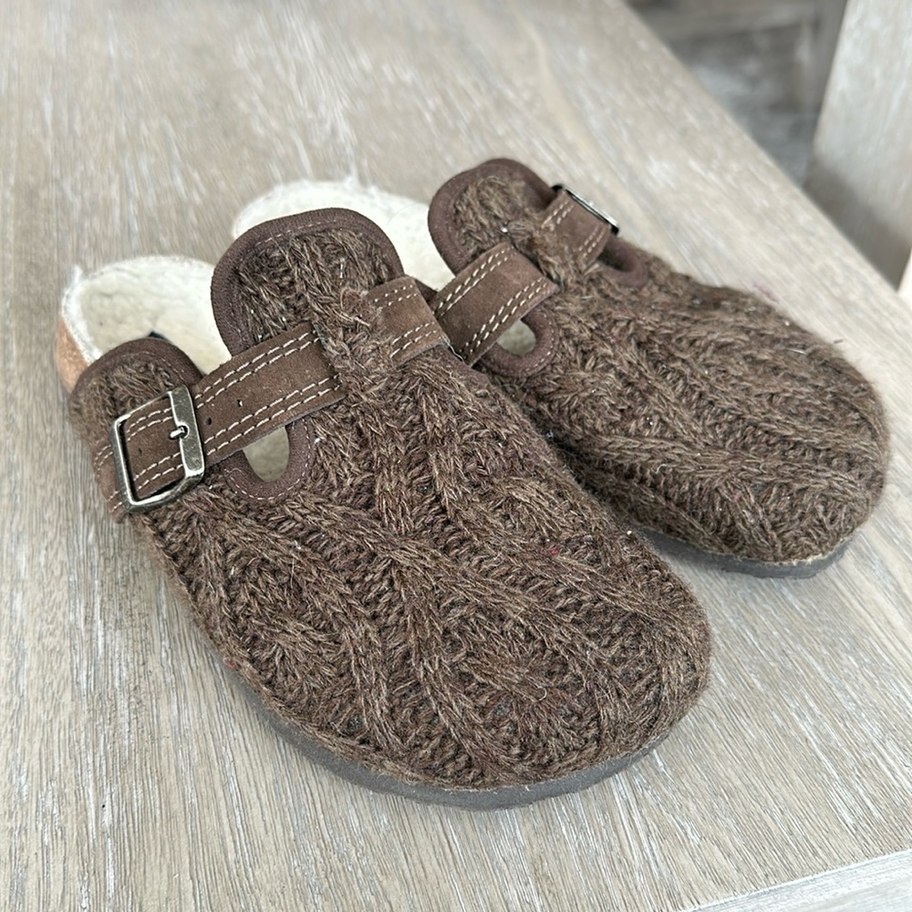 American Eagle clogs
